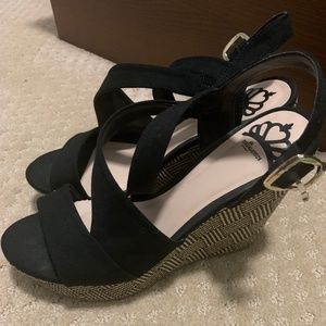 Black wedges